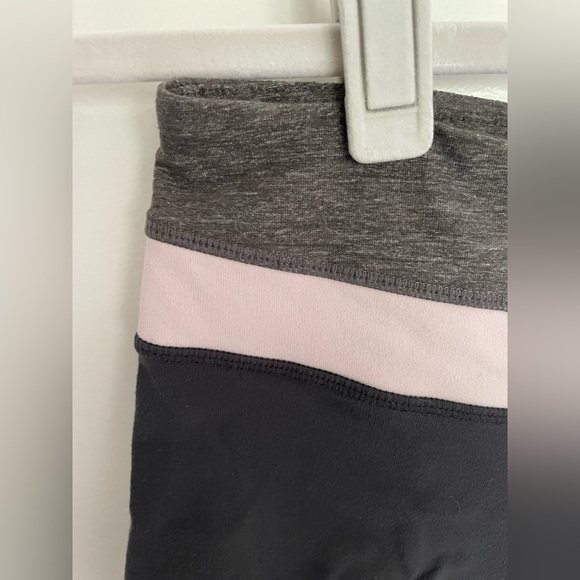 Lululemon Wunder under shorts, size 6, in grey/pink - Picture 2 of 6